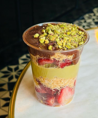 Dubai chocolate strawberry cup