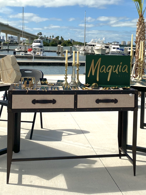 3 Maquia Booth Table