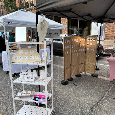 Market Display (Multiple Images)