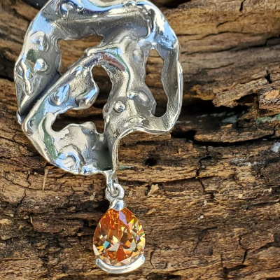 Ss Round Pierced Drop Pendant