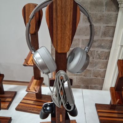 🎮 Hardwood Gaming Stand – Functional Craftsmanship For Gamers