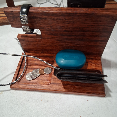 🪵 Valet Stand – Keep Life Organized In Style