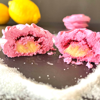 Meringue Roses Filled With Brigadeiros*