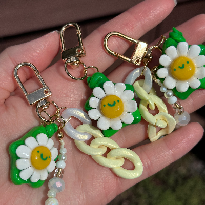 Happy Daisy Keychain