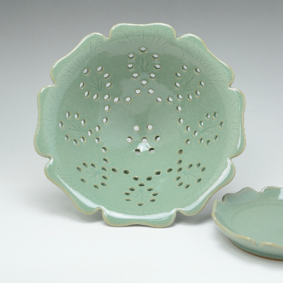Berry Bowl With Dripping Plate
